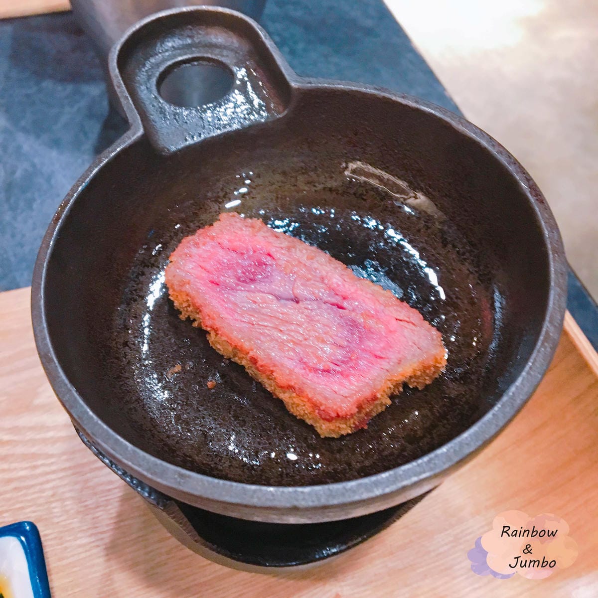【不專業食記】台北大安|忠孝復興站|牛排不是只有煎之炸牛排乍 【不專業食記】台北大安|忠孝復興站|牛排不是只有煎之炸牛排乍