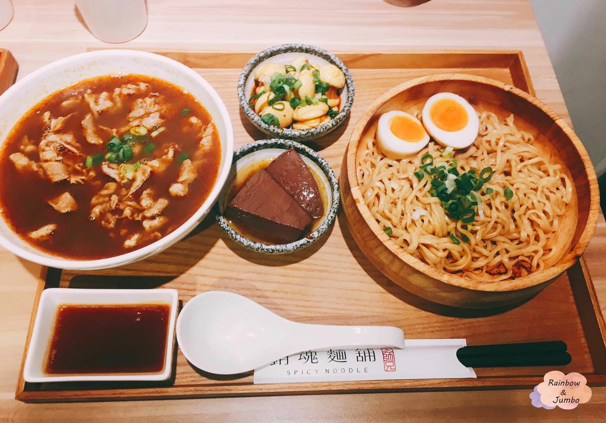 【不專業食記】台北大安|忠孝復興站|訓練辣度UPUP,大排長 【不專業食記】台北大安|忠孝復興站|訓練辣度UPUP,大排長