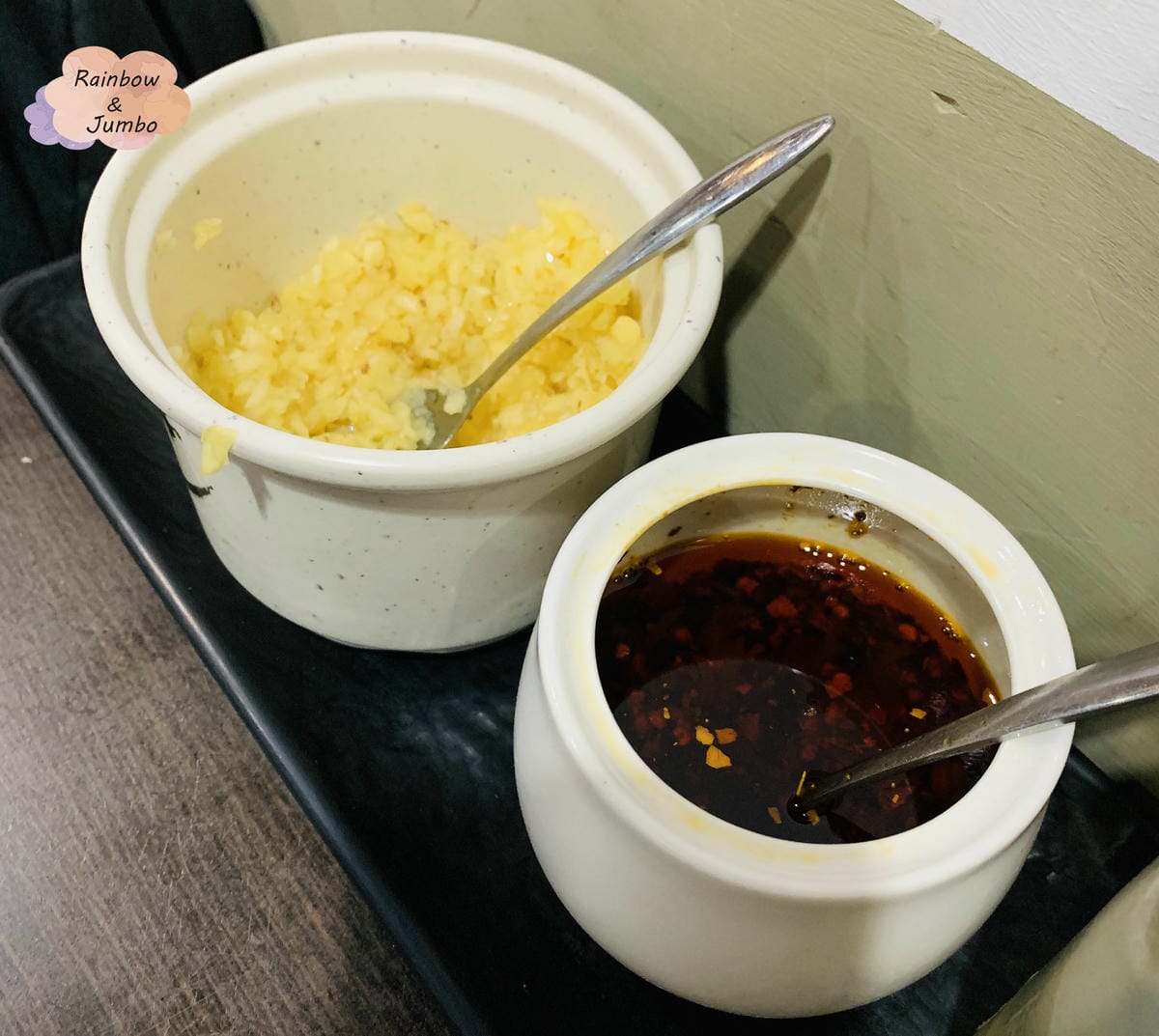 【不專業食記】台北中正|西門站|街裡只賣兩種麵的麵店〈龍記搶 【不專業食記】台北中正|西門站|街裡只賣兩種麵的麵店〈龍記搶