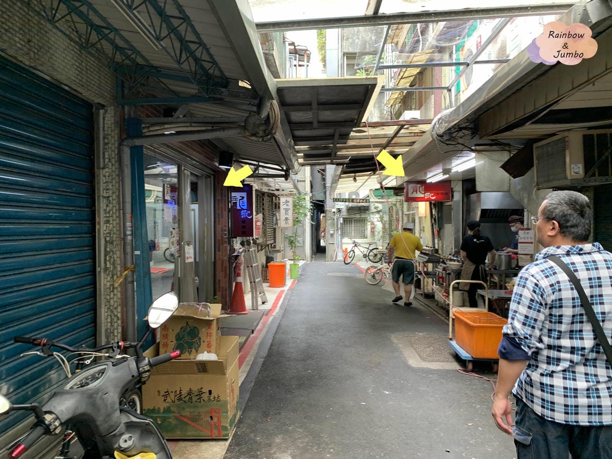 【不專業食記】台北中正|西門站|街裡只賣兩種麵的麵店〈龍記搶 【不專業食記】台北中正|西門站|街裡只賣兩種麵的麵店〈龍記搶