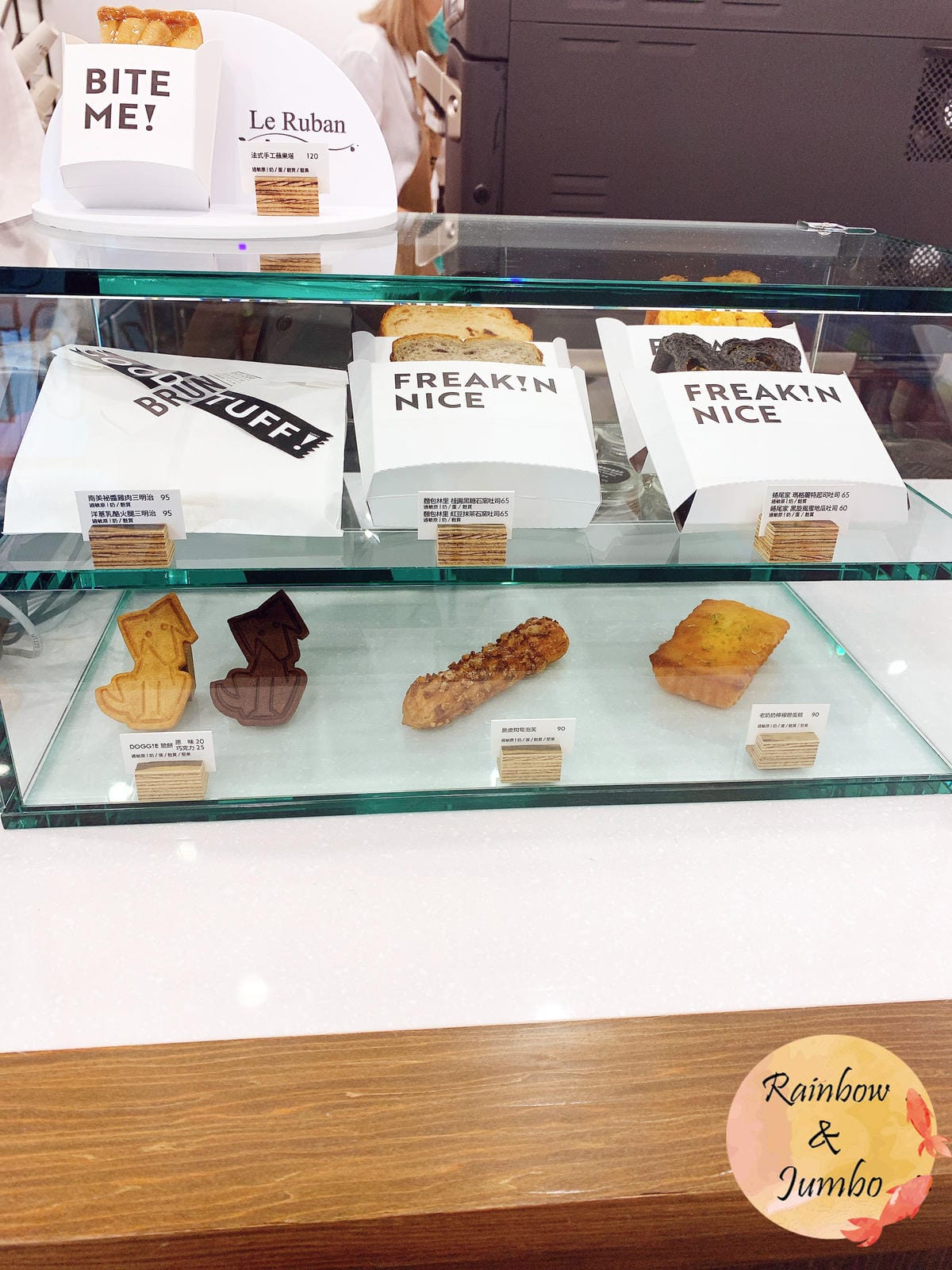 【不專業食記】台北中山|CAFE!N硬咖啡(復北店),與玩具 【不專業食記】台北中山|CAFE!N硬咖啡(復北店),與玩具