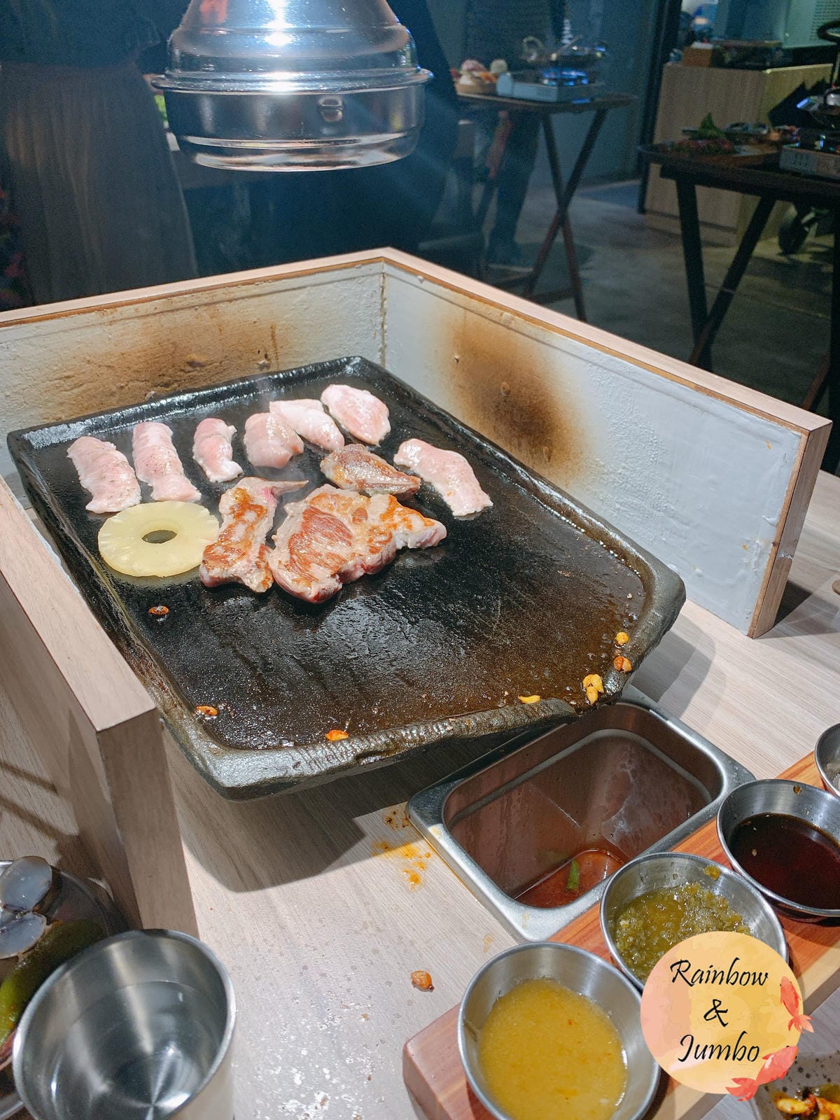 【不專業食記】台北大安|《燒酒烤烤豬》韓式燒烤餐廳,貼心全程 【不專業食記】台北大安|《燒酒烤烤豬》韓式燒烤餐廳,貼心全程