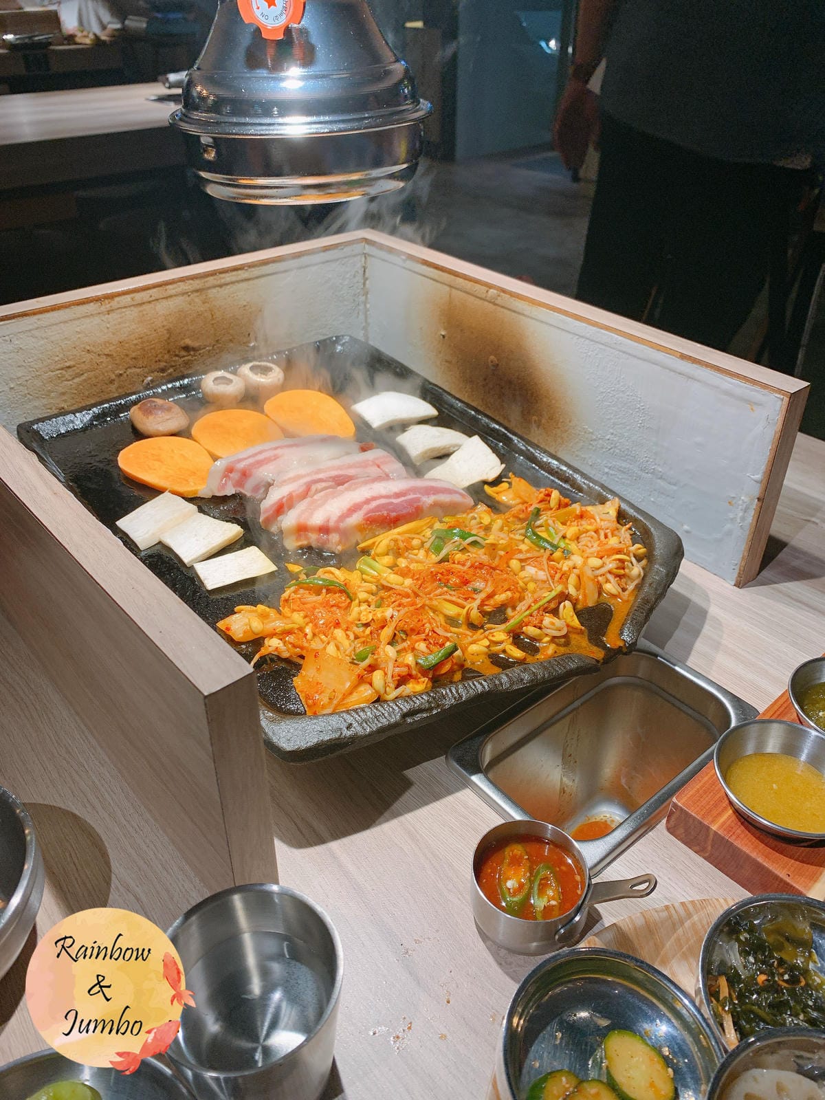 【不專業食記】台北大安|《燒酒烤烤豬》韓式燒烤餐廳,貼心全程 【不專業食記】台北大安|《燒酒烤烤豬》韓式燒烤餐廳,貼心全程