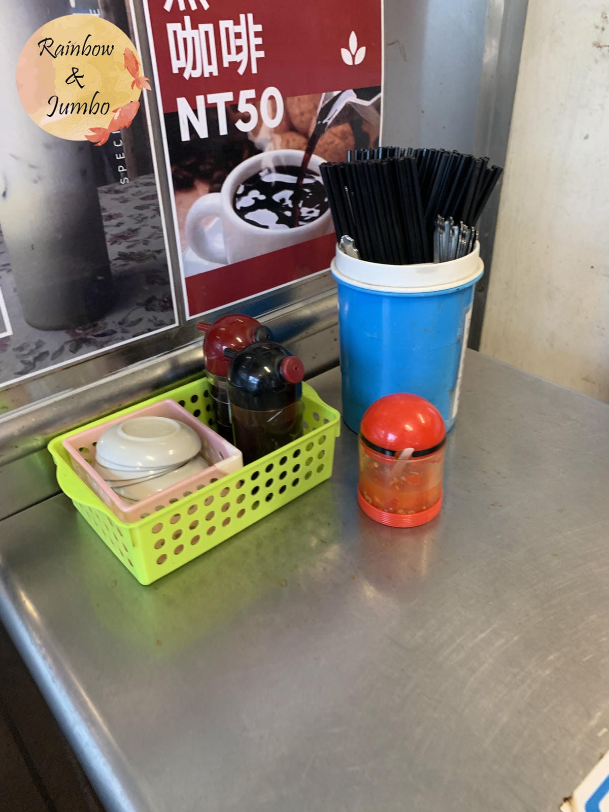 【不專業食記】台南中西|永樂市場內的 臺南味葉家小卷米粉,小 【不專業食記】台南中西|永樂市場內的 臺南味葉家小卷米粉,小