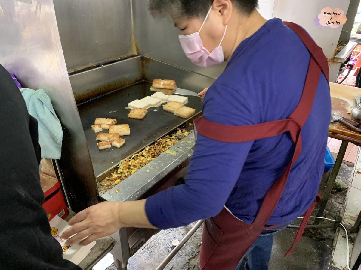 【不專業食記】台北北投|早起吃早餐~「石牌無名手工蛋餅」與花 【不專業食記】台北北投|早起吃早餐~「石牌無名手工蛋餅」與花