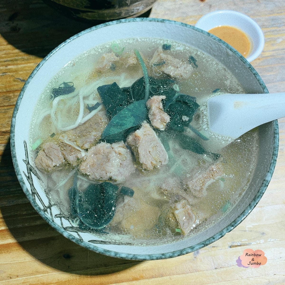 【不專業食記】花蓮食記|日本老建築的一碗小羊肉,清燉、紅燒各 【不專業食記】花蓮食記|日本老建築的一碗小羊肉,清燉、紅燒各