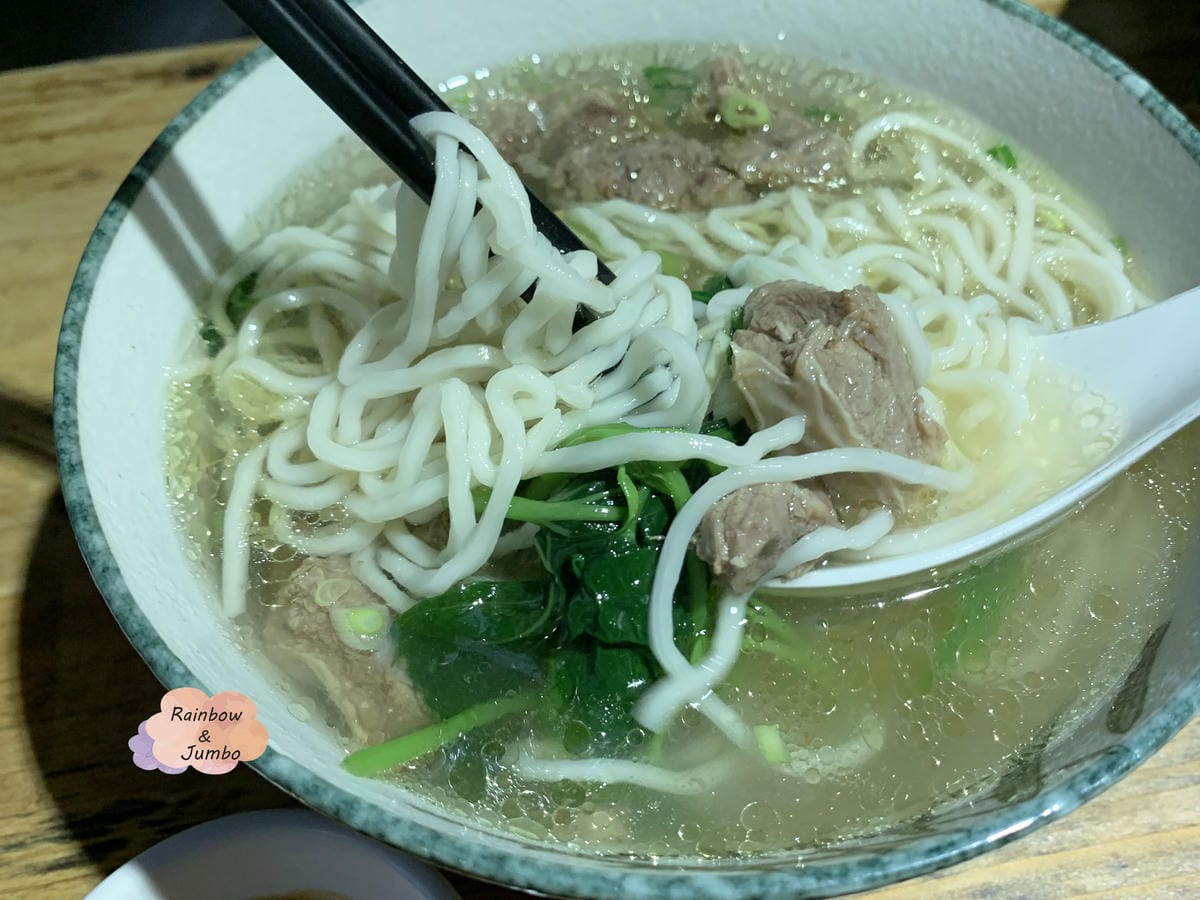 【不專業食記】花蓮食記|日本老建築的一碗小羊肉,清燉、紅燒各 【不專業食記】花蓮食記|日本老建築的一碗小羊肉,清燉、紅燒各