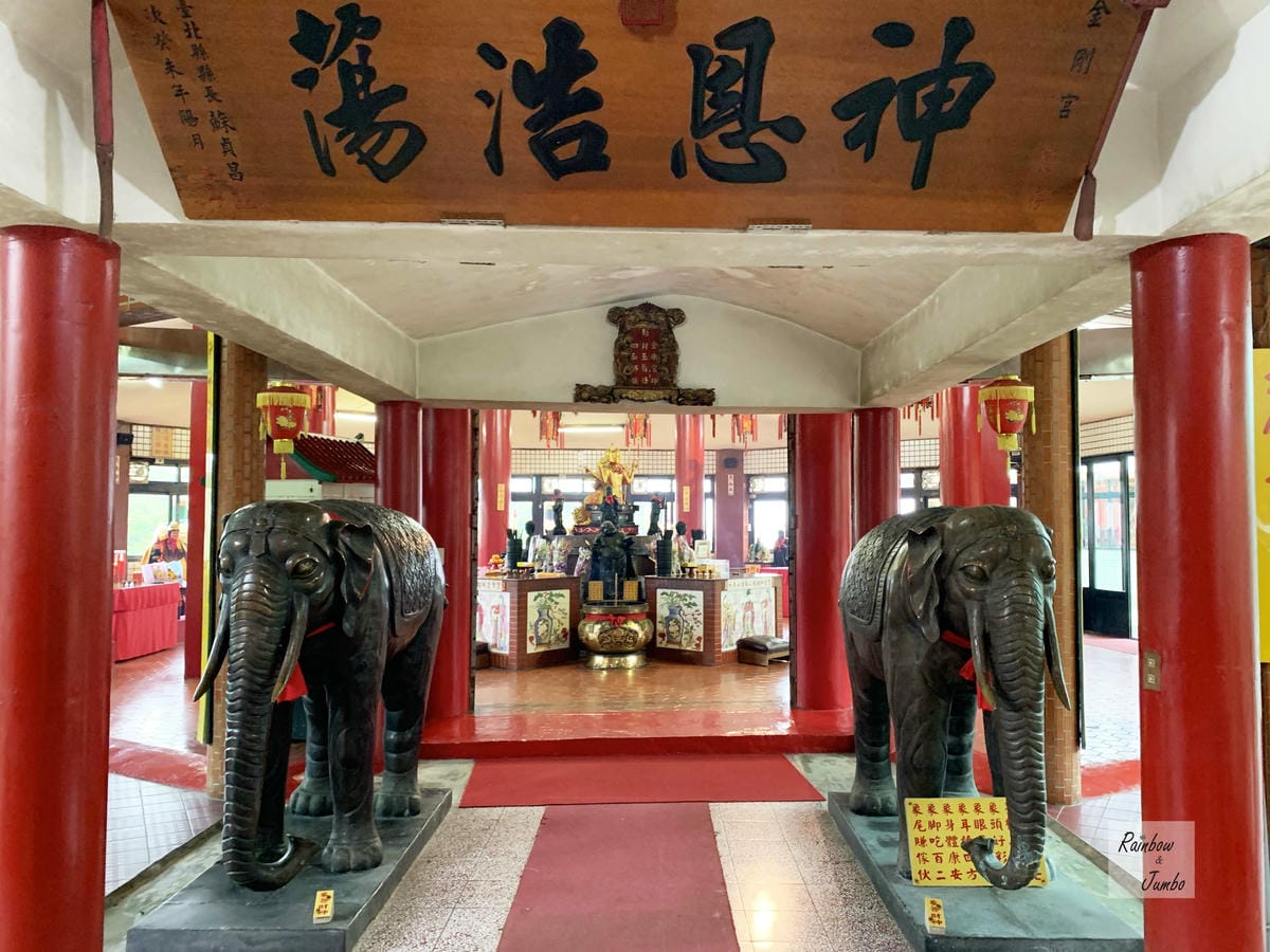 【新北石門|石門景點】金剛宮四面佛|劉家肉粽旁的國際景點,東 【新北石門|石門景點】金剛宮四面佛|劉家肉粽旁的國際景點,東