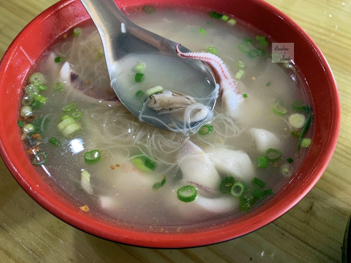 【澎湖美食】澎湖西嶼｜澎湖新鮮小管麵線「小萍的店」，近鯨魚洞