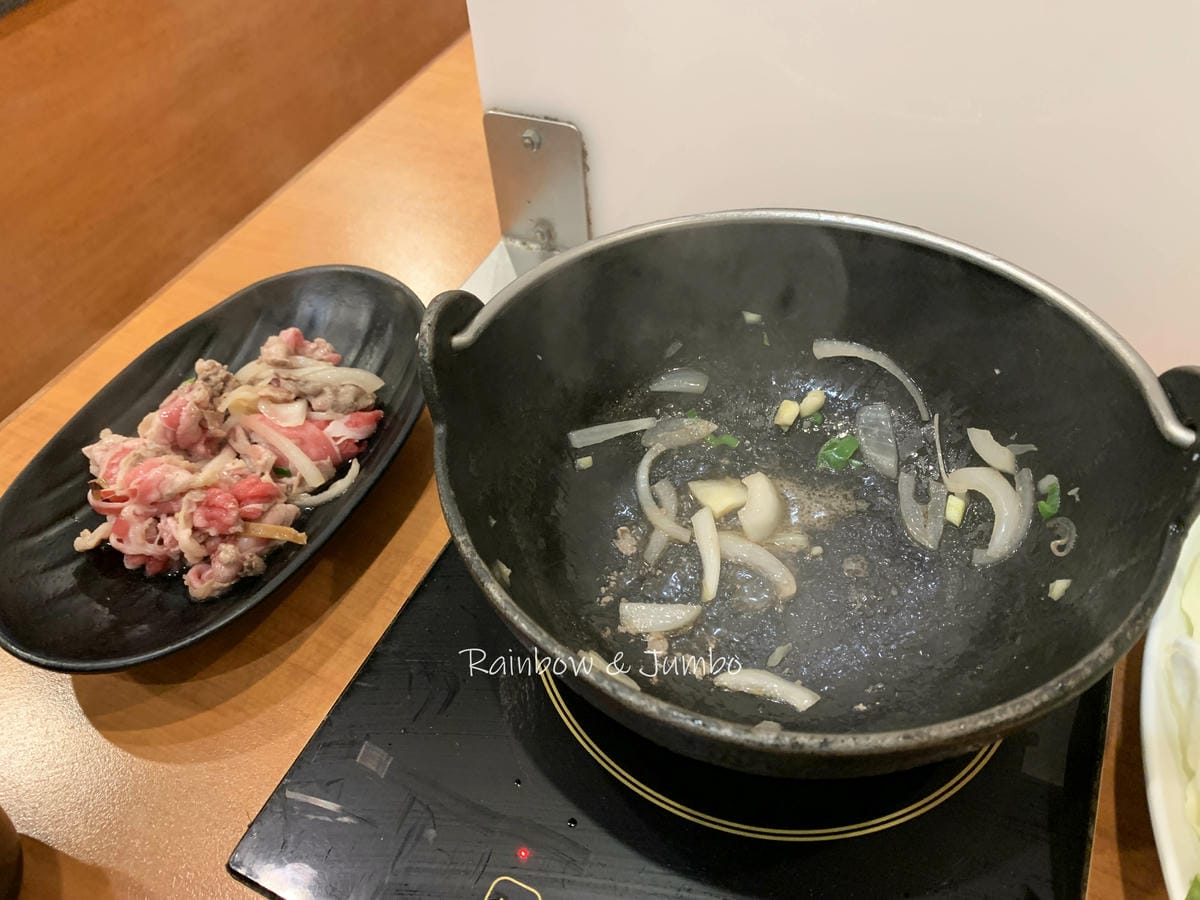 【不專業食記】台北內湖|農耕車石頭火鍋|推薦涮涮鍋湯底,有泡 【不專業食記】台北內湖|農耕車石頭火鍋|推薦涮涮鍋湯底,有泡