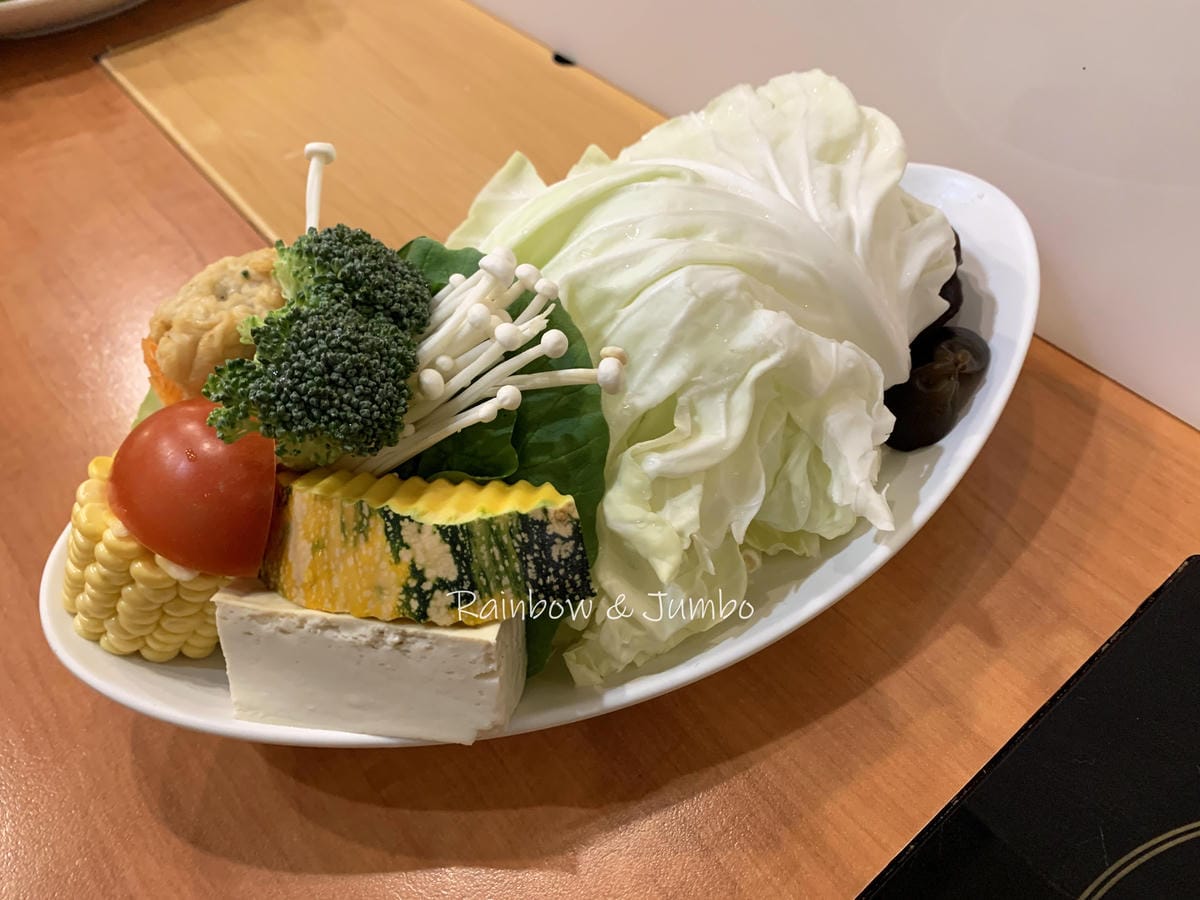 【不專業食記】台北內湖|農耕車石頭火鍋|推薦涮涮鍋湯底,有泡 【不專業食記】台北內湖|農耕車石頭火鍋|推薦涮涮鍋湯底,有泡