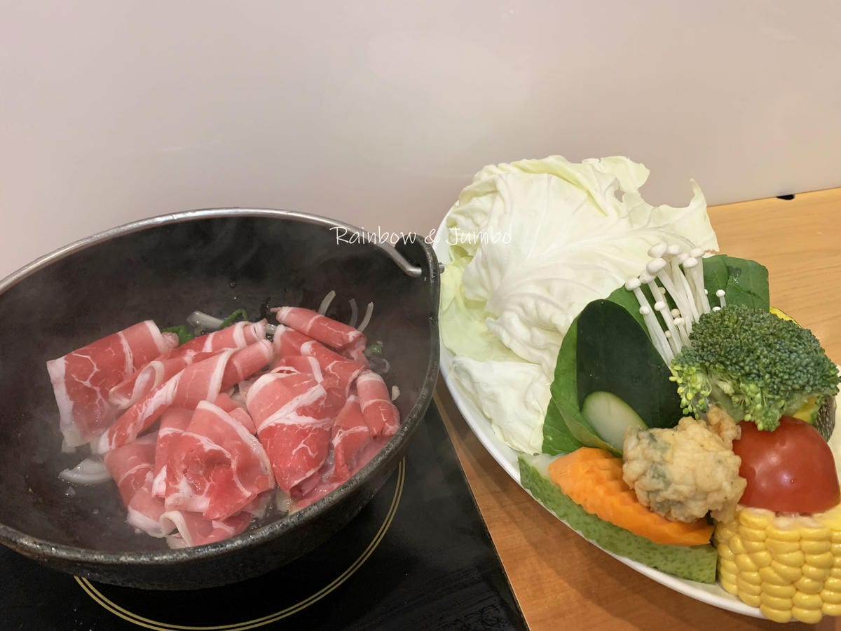 【不專業食記】台北內湖|農耕車石頭火鍋|推薦涮涮鍋湯底,有泡 【不專業食記】台北內湖|農耕車石頭火鍋|推薦涮涮鍋湯底,有泡