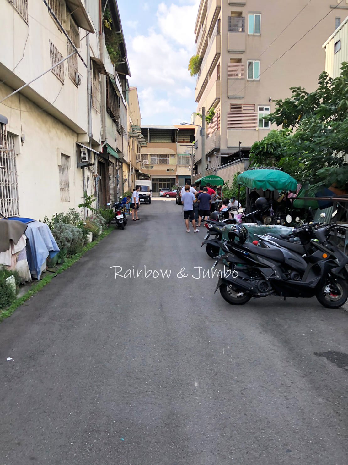 【不專業食記】台中東區|在地人餐車美食-胎哥湯|美味的豬雜湯 【不專業食記】台中東區|在地人餐車美食-胎哥湯|美味的豬雜湯