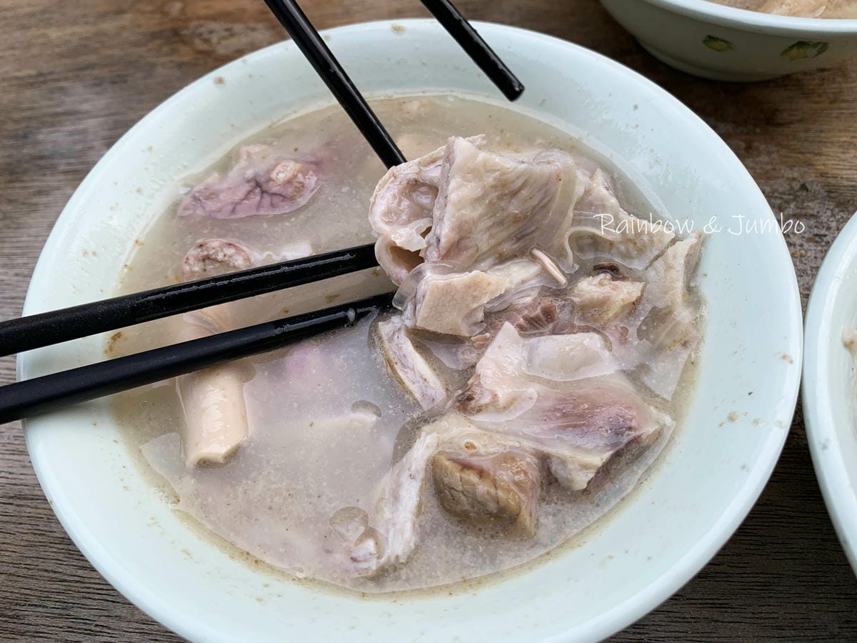 【不專業食記】台中東區|在地人餐車美食-胎哥湯|美味的豬雜湯 【不專業食記】台中東區|在地人餐車美食-胎哥湯|美味的豬雜湯