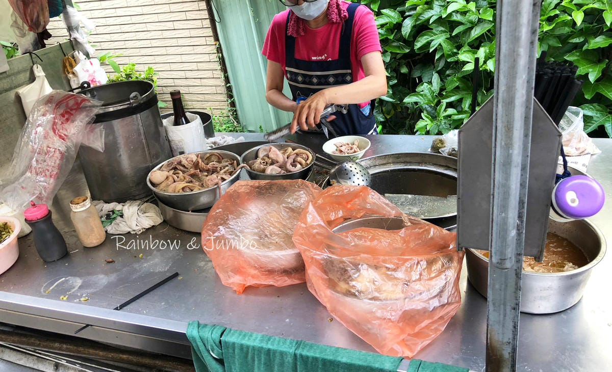 【不專業食記】台中東區|在地人餐車美食-胎哥湯|美味的豬雜湯 【不專業食記】台中東區|在地人餐車美食-胎哥湯|美味的豬雜湯