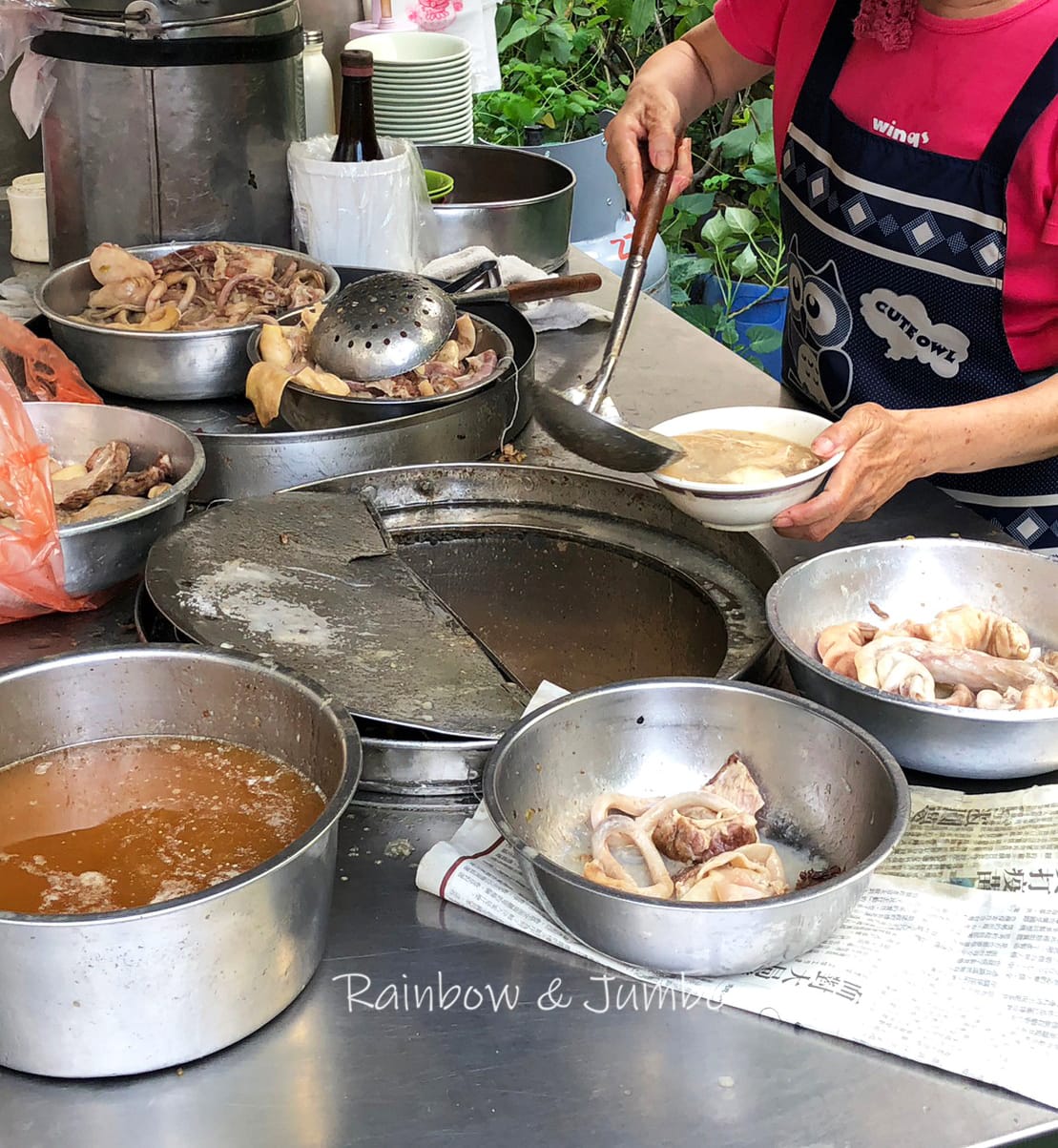 【不專業食記】台中東區|在地人餐車美食-胎哥湯|美味的豬雜湯 【不專業食記】台中東區|在地人餐車美食-胎哥湯|美味的豬雜湯