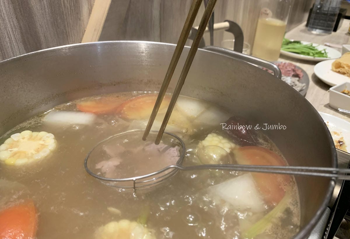 【不專業食記】台北中山|宣牛溫體牛肉火鍋|捷運中山國中站旁的 【不專業食記】台北中山|宣牛溫體牛肉火鍋|捷運中山國中站旁的