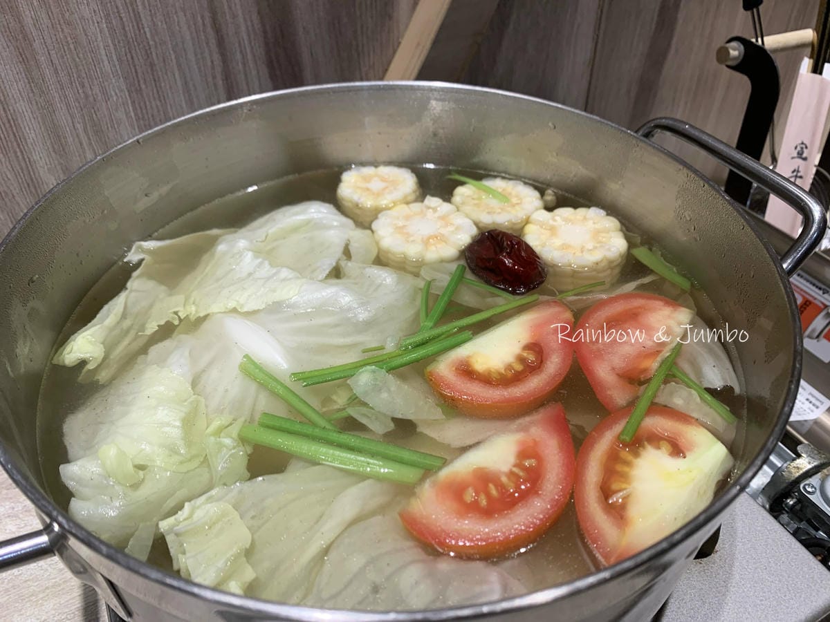 【不專業食記】台北中山|宣牛溫體牛肉火鍋|捷運中山國中站旁的 【不專業食記】台北中山|宣牛溫體牛肉火鍋|捷運中山國中站旁的