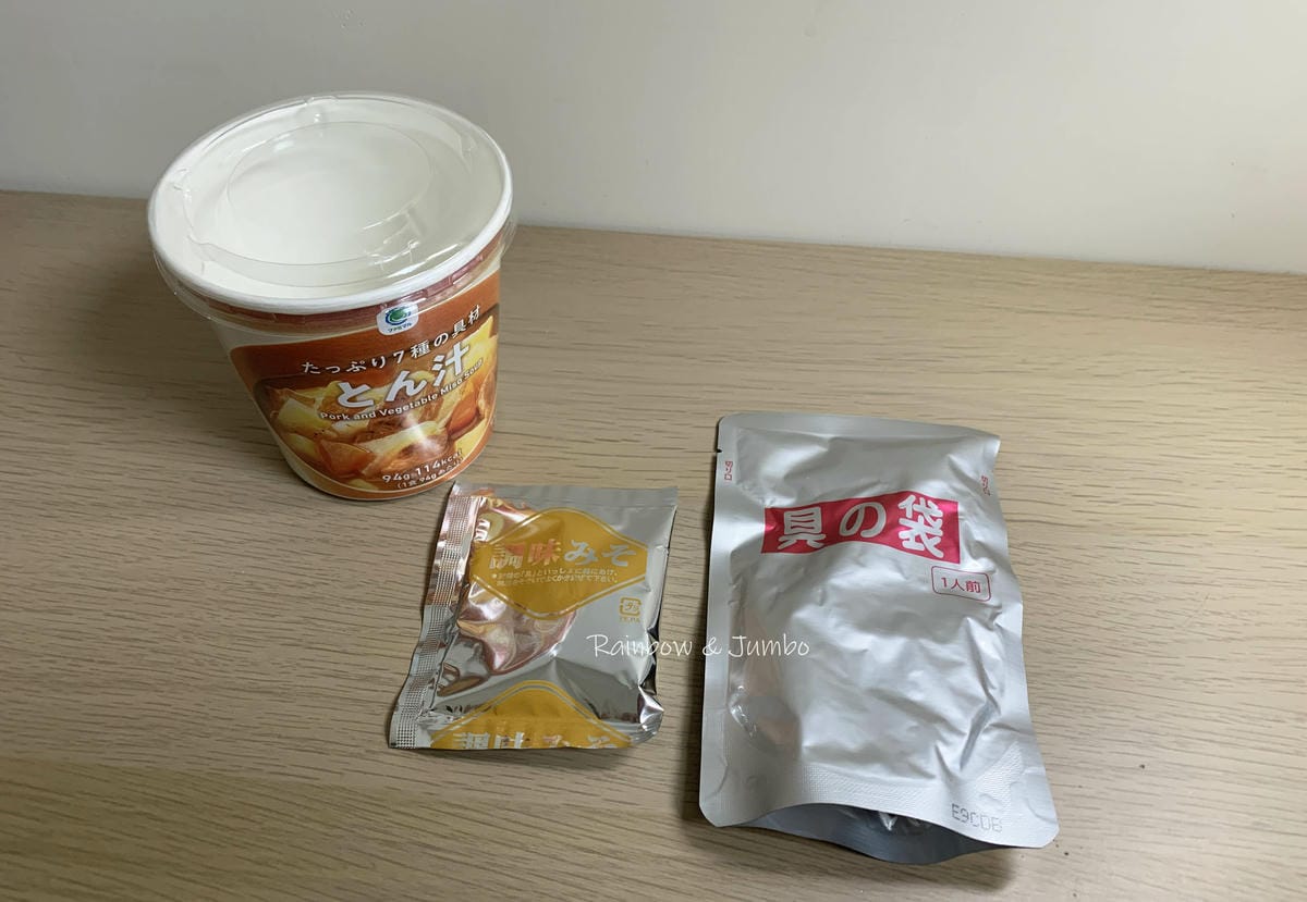 【不專業食記】超商開箱|日本全家蛤蜊味噌湯、日本全家豬肉風味 【不專業食記】超商開箱|日本全家蛤蜊味噌湯、日本全家豬肉風味