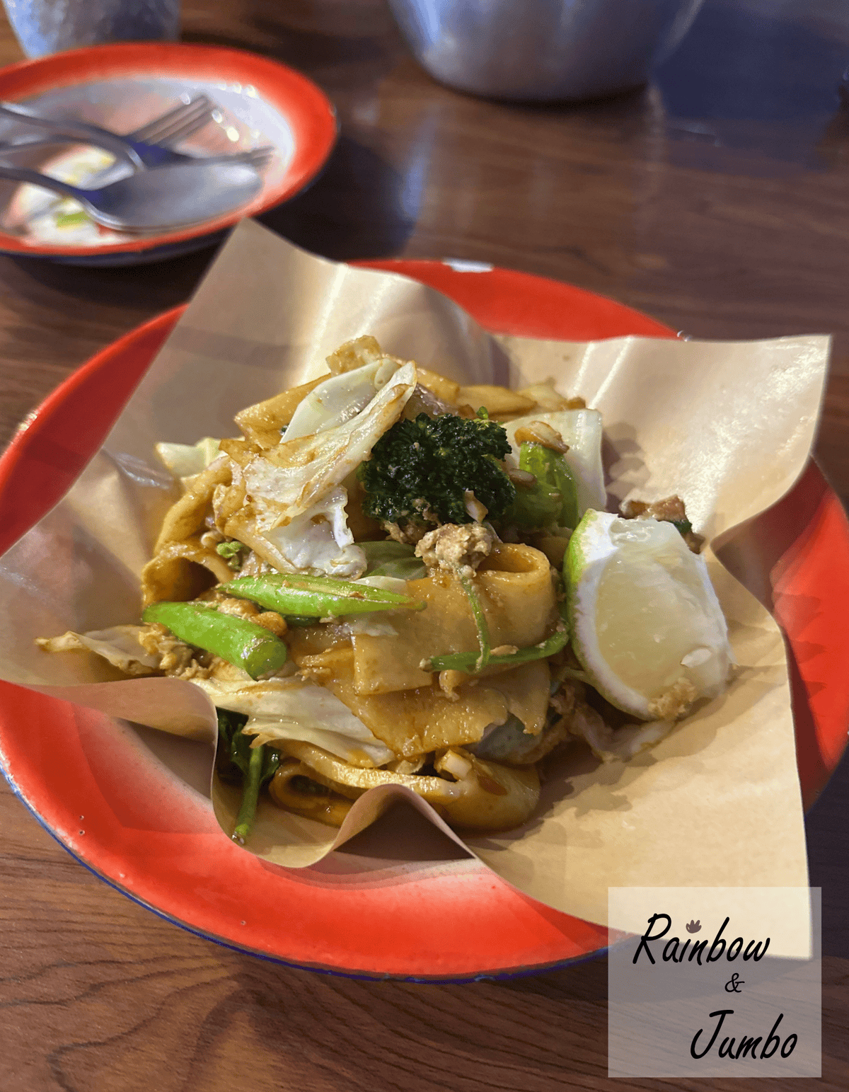 【不專業食記】台南中西區|沙白電台สบาย เรดิโอ|嗜 【不專業食記】台南中西區|沙白電台สบาย เรดิโอ|嗜