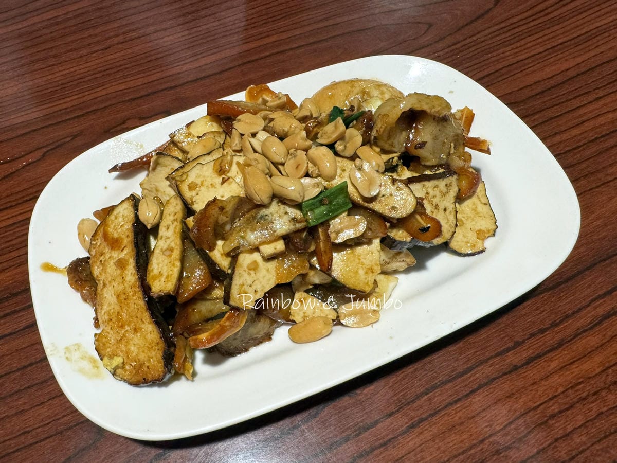 【不專業食記】台中中正|七十二牛肉麵|牛肉麵店裡的獨特炒滷味 【不專業食記】台中中正|七十二牛肉麵|牛肉麵店裡的獨特炒滷味