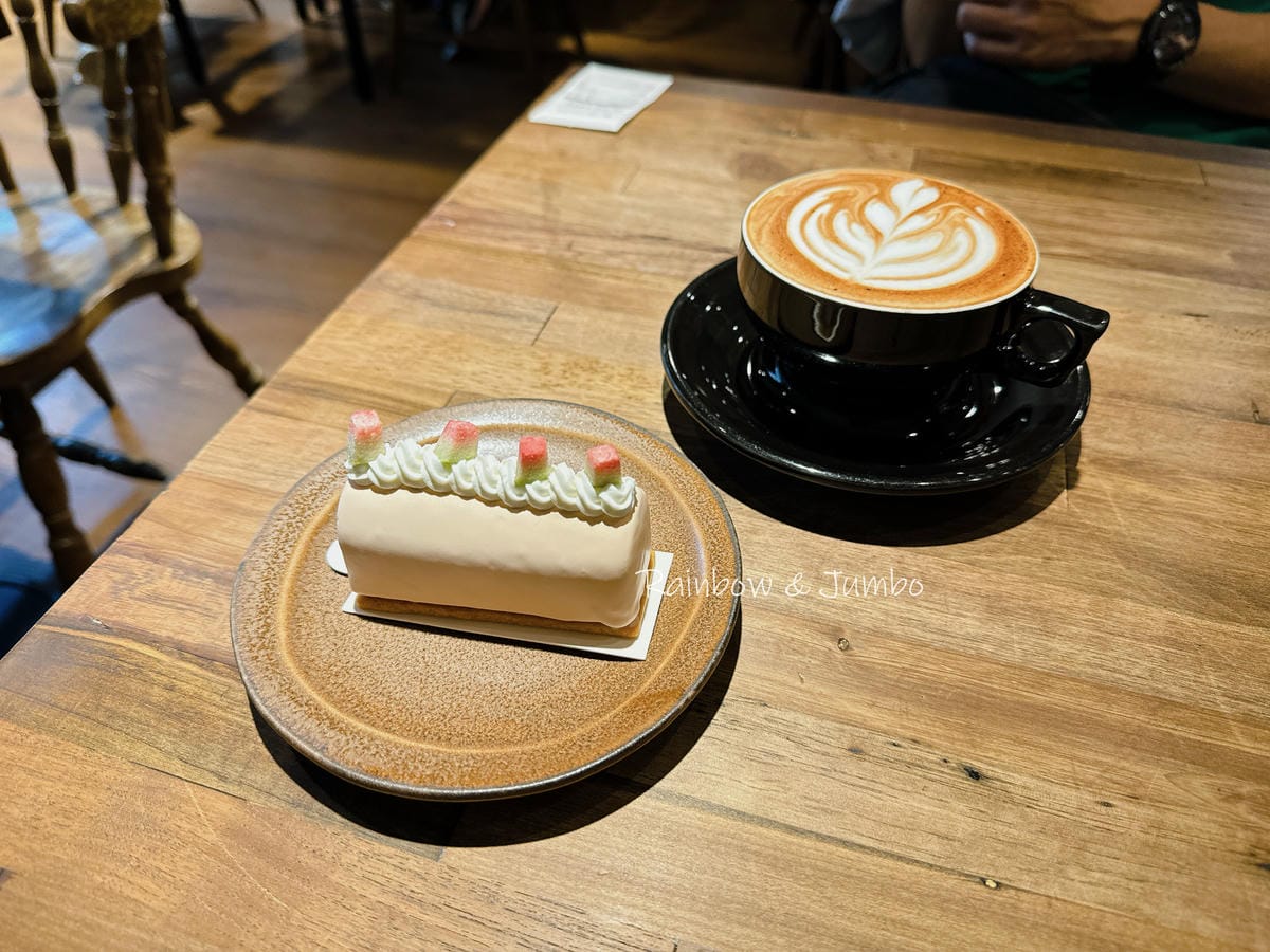 【不專業食記】台北中正|木白甜點咖啡店|近華山園區的人氣甜點 【不專業食記】台北中正|木白甜點咖啡店|近華山園區的人氣甜點