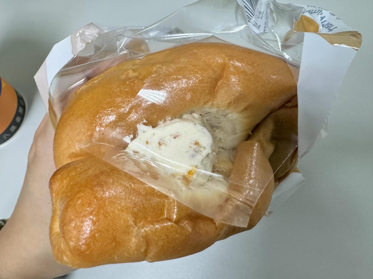 【不專業食記】全家開箱|沈早俱樂部草莓肉鬆蛋、沈早俱樂部貝果 【不專業食記】全家開箱|沈早俱樂部草莓肉鬆蛋、沈早俱樂部貝果