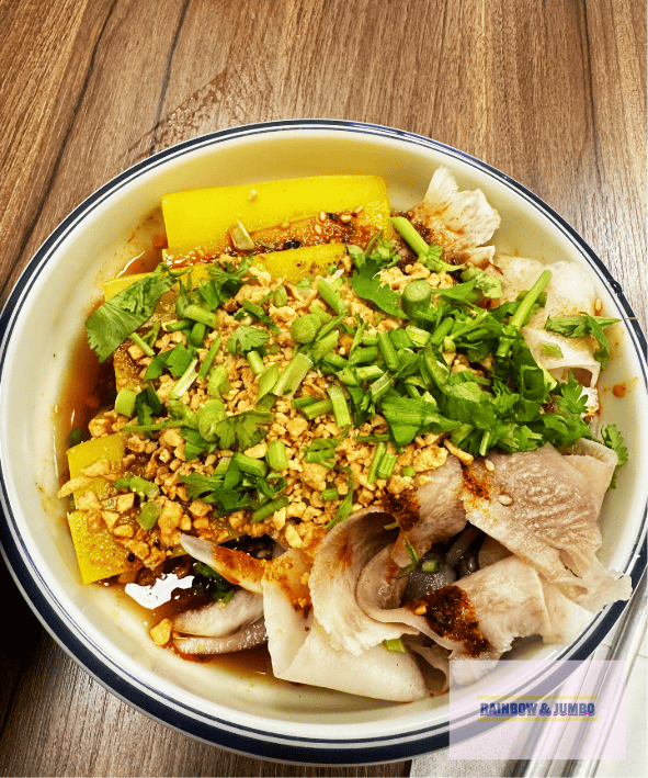 【不專業食記】新北三重|云米線|巷弄中的雲南滋味,涼拌豌豆粉 【不專業食記】新北三重|云米線|巷弄中的雲南滋味,涼拌豌豆粉
