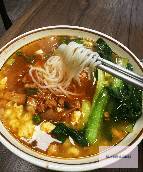 【不專業食記】新北三重|云米線|巷弄中的雲南滋味,涼拌豌豆粉 【不專業食記】新北三重|云米線|巷弄中的雲南滋味,涼拌豌豆粉