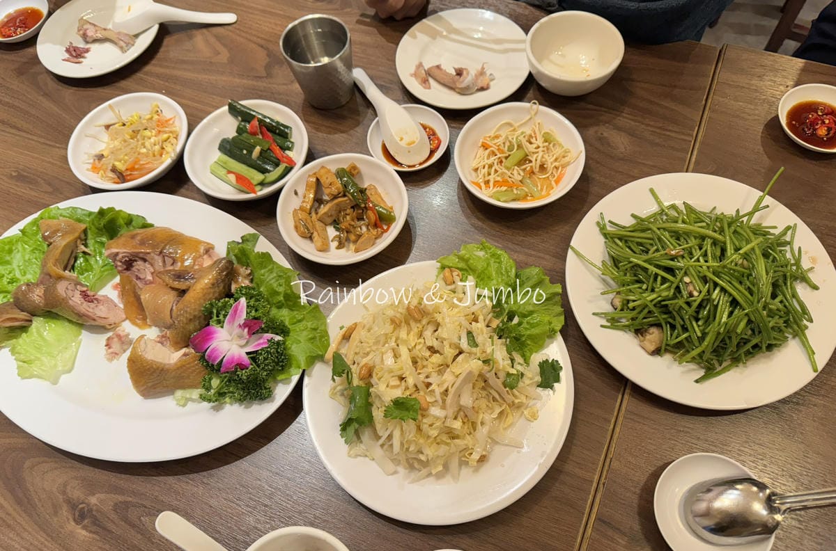 【不專業食記】新北新店|山東小館| 酸度滿滿的酸菜白肉鍋,米 【不專業食記】新北新店|山東小館| 酸度滿滿的酸菜白肉鍋,米