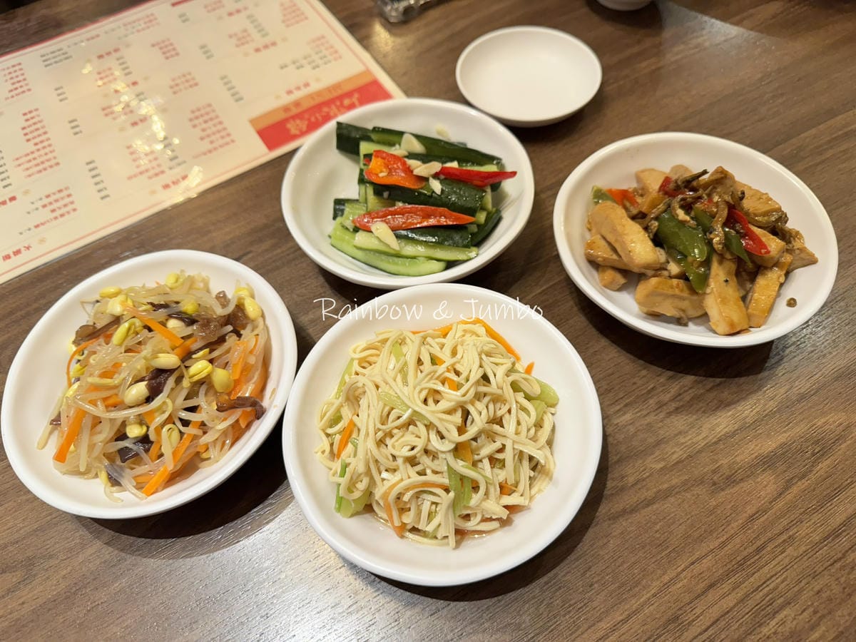 【不專業食記】新北新店|山東小館| 酸度滿滿的酸菜白肉鍋,米 【不專業食記】新北新店|山東小館| 酸度滿滿的酸菜白肉鍋,米