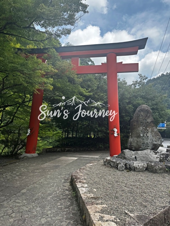2025 Rainbow京都快閃之旅|貴船神社(きふねじんじゃ)|交通攻略及水占卜體驗|藏在山林裡的療癒系能量神社 - 第1張圖 2025 Rainbow京都快閃之旅|貴船神社(きふねじんじゃ)|交通攻略及水占卜體驗|藏在山林裡的療癒系能量神社