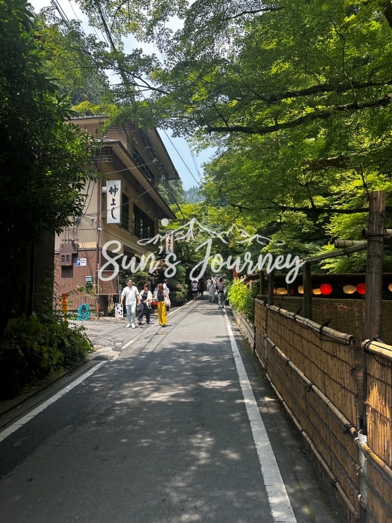 2025 Rainbow京都快閃之旅|貴船神社(きふねじんじゃ)|交通攻略及水占卜體驗|藏在山林裡的療癒系能量神社 - 第4張圖 2025 Rainbow京都快閃之旅|貴船神社(きふねじんじゃ)|交通攻略及水占卜體驗|藏在山林裡的療癒系能量神社