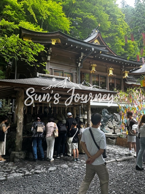 2025 Rainbow京都快閃之旅|貴船神社(きふねじんじゃ)|交通攻略及水占卜體驗|藏在山林裡的療癒系能量神社 - 第6張圖 2025 Rainbow京都快閃之旅|貴船神社(きふねじんじゃ)|交通攻略及水占卜體驗|藏在山林裡的療癒系能量神社