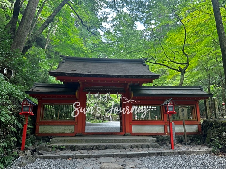 2025 Rainbow京都快閃之旅|貴船神社(きふねじんじゃ)|交通攻略及水占卜體驗|藏在山林裡的療癒系能量神社 - 第23張圖 2025 Rainbow京都快閃之旅|貴船神社(きふねじんじゃ)|交通攻略及水占卜體驗|藏在山林裡的療癒系能量神社