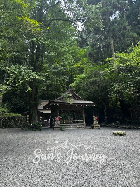 2025 Rainbow京都快閃之旅|貴船神社(きふねじんじゃ)|交通攻略及水占卜體驗|藏在山林裡的療癒系能量神社 - 第24張圖 2025 Rainbow京都快閃之旅|貴船神社(きふねじんじゃ)|交通攻略及水占卜體驗|藏在山林裡的療癒系能量神社