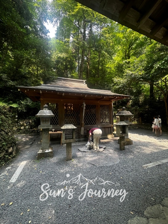 2025 Rainbow京都快閃之旅|貴船神社(きふねじんじゃ)|交通攻略及水占卜體驗|藏在山林裡的療癒系能量神社 - 第25張圖 2025 Rainbow京都快閃之旅|貴船神社(きふねじんじゃ)|交通攻略及水占卜體驗|藏在山林裡的療癒系能量神社