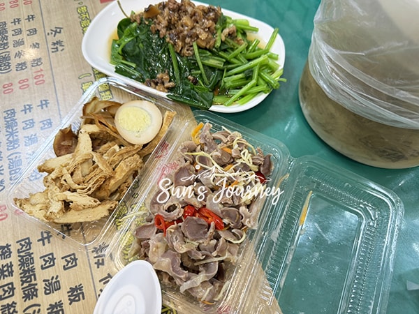 【不專業食記】桃園中壢|正宗新明老牌牛肉麵|新明市場牛肉麵一條街,免費加湯、加麵的老牌牛肉麵|中壢牛肉麵 - 第4張圖 【不專業食記】桃園中壢|正宗新明老牌牛肉麵|新明市場牛肉麵一條街,免費加湯、加麵的老牌牛肉麵|中壢牛肉麵