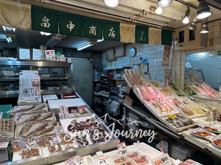 2025 Rainbow京都快閃之旅|錦市場|從富中商店的現切刺身,汸臼庵的午茶時光,到入手史努比茶屋限定玩偶 - 第2張圖 2025 Rainbow京都快閃之旅|錦市場|從富中商店的現切刺身,汸臼庵的午茶時光,到入手史努比茶屋限定玩偶